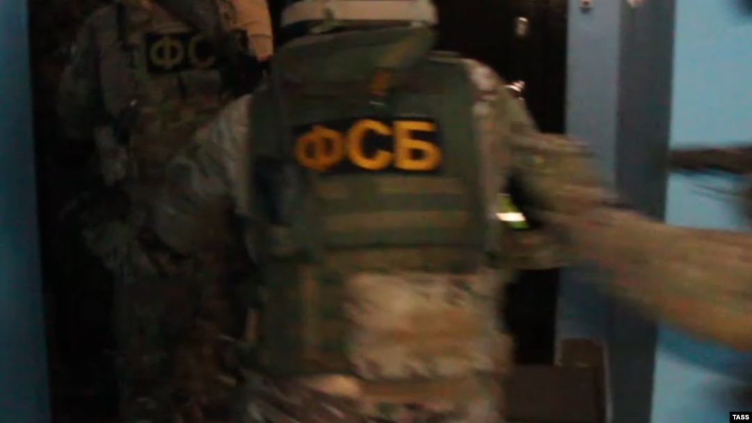 The suspects are currently in pretrial detention on charges of plotting a terrorist act, receiving training to carry out a terrorist act, and illegal fabrication of explosive materials and devices, the FSB said. (file photo)