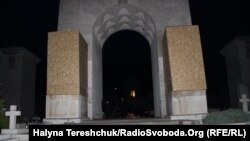 Місце поховань польських вояків на Личаківському цвинтарі