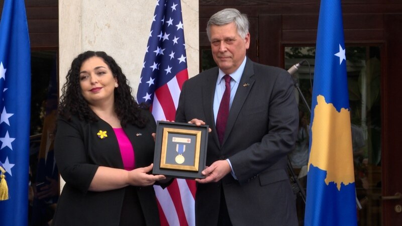 Kosovo dodelilo priznanje sinu američkog predsednika Bou Bajdenu