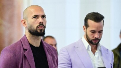 Обвинените за трафик на хора Андрю и Тристън Тейт напуснаха