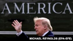 U.S. -- U.S. President Donald J. Trump waves as he walks across the South Lawn of the White House to depart by Marine One (seen behind), in Washington, DC, USA, 30 January 2020.