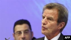 French Foreign Minister Bernard Kouchner (file photo)