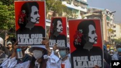 Демонстранти в М’янмі вимагають звільнити свою лідерку, березень 2021 року