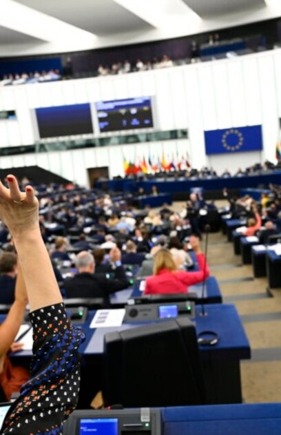 Европейският парламент ЕП прие с която осъжда продължаващите военни