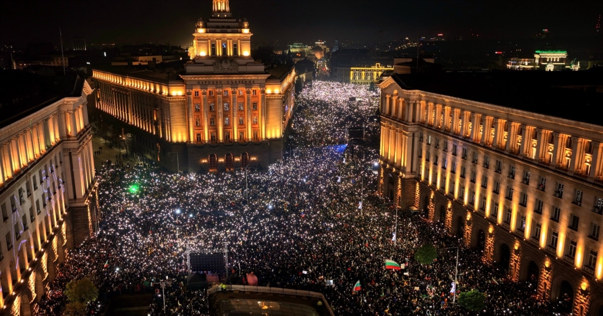 Добро утро!Най-важното е тук:ПротестътВотът на недовериеБоян Юруков, Видка АтанасоваОколо 150