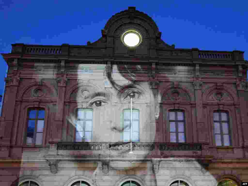 Suu Kyi&#39;s&nbsp;image is displayed on the European Parliament building in Brussels on June 18, 2009.