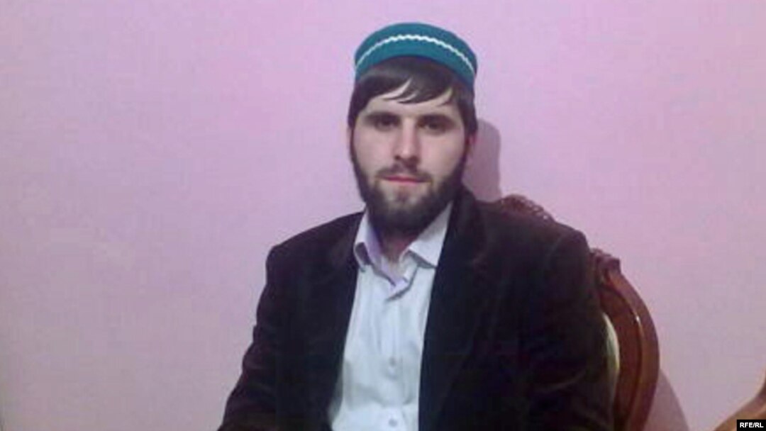 Суфыйчылык мәзһәбендәге Абубәкер. Аның абыйсы Магомед хакимият эзәрлекләвеннән куркып үз фотосүрәтен күрсәтүне теләми