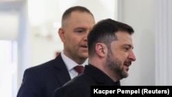Президент України Володимир Зеленський і президент Польщі Кароль Навроцьким під час зустрічі в Президентському палаці у Варшаві, Польща, 19 грудня 2025 року
