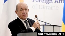 ژان ایو لودریان می‌گوید، فرانسه از همه اقدامات لازم   برای آزادی نسرین ستوده استفاده خواهد کرد (عکس از آرشیو)