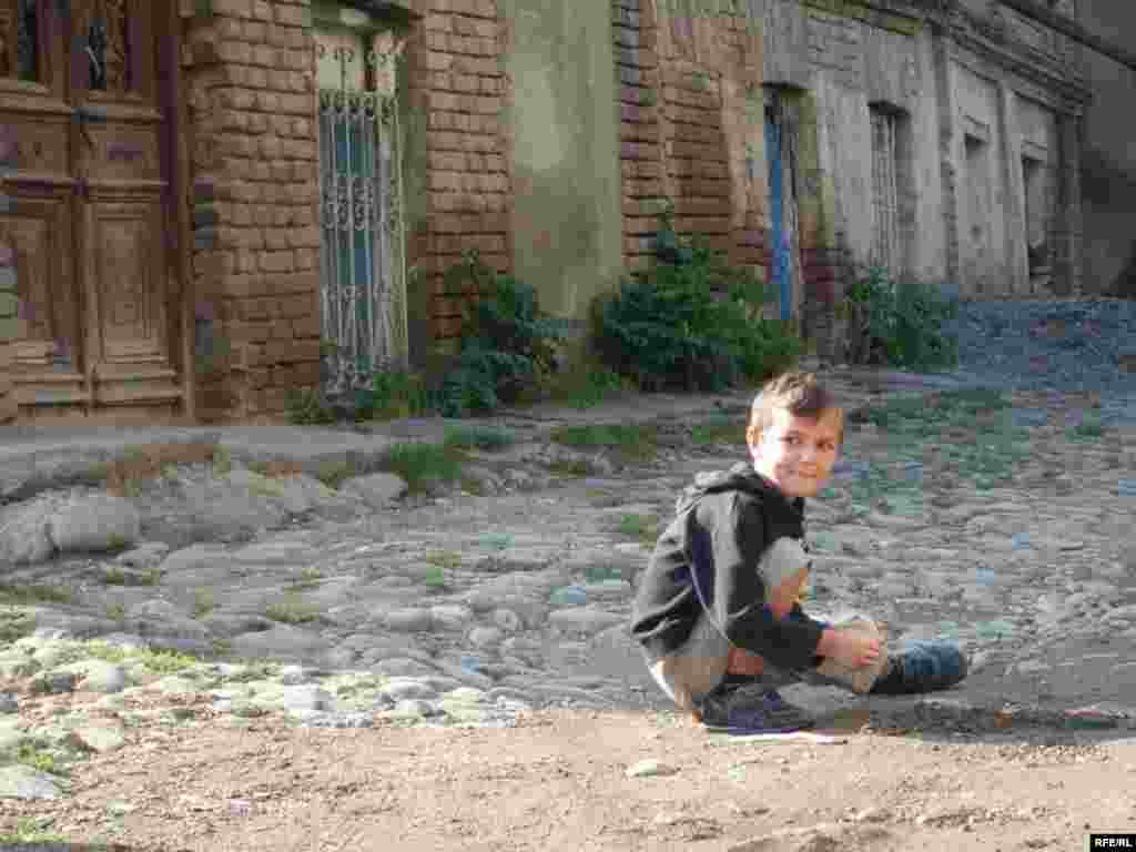 Georgia - Life in Tbilisi's Havlabar district #17