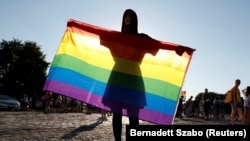 Kroz medijsku kampanju „Iza zidova margine“, Bh. povorka ponosa prikupila je 50 svjedočanstava koja govore da su tokom pademije postojale različite vrste nasilja u porodici nad LGBTIQ osobama