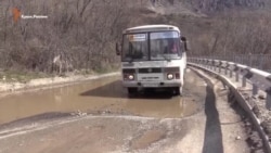 Дорога на Лучистое: ямы, лужи и оползни (видео)