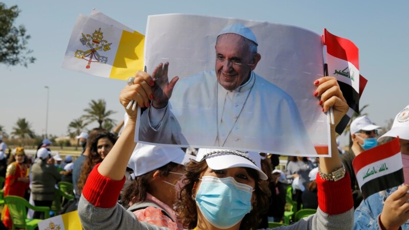 Папата пристигна во Ирак - Историска средба на „минариња и ѕвона“