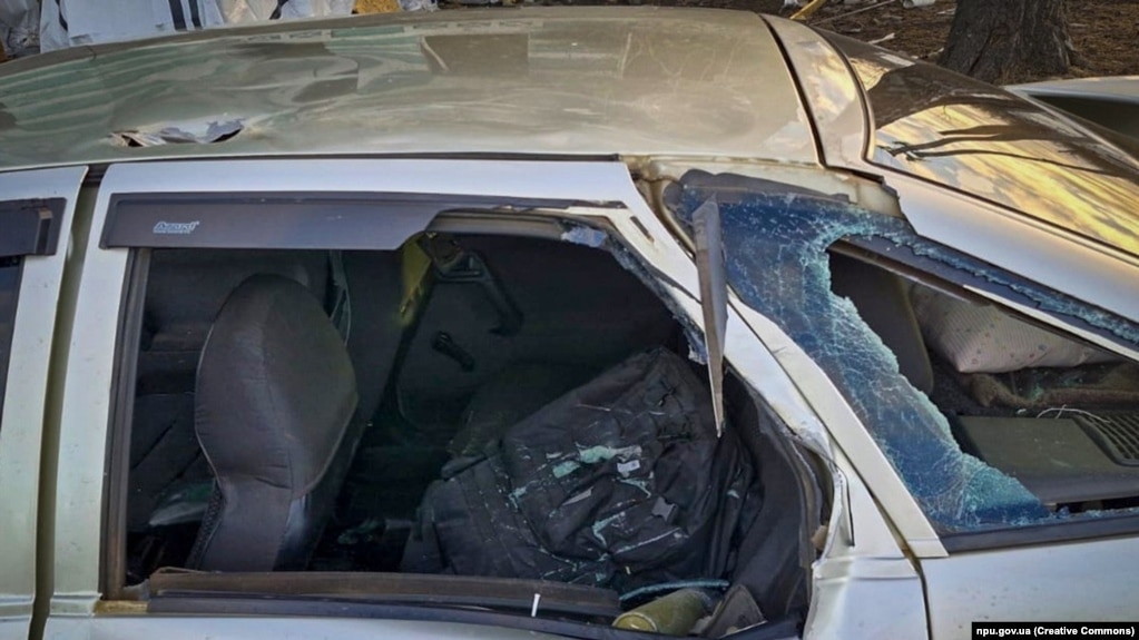 Наслідки одного з попередніх російських ударів по цивільному транспорту, фото ілюстративне