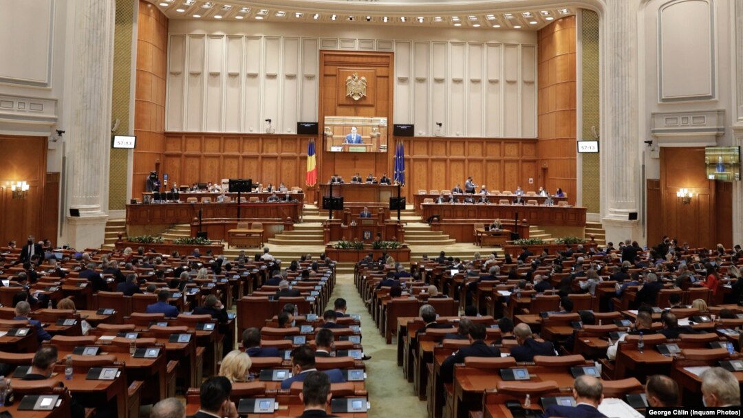Miercuri, în Parlament, va fi supus votului Cabinetul propus de premierul desemnat Dacian Cioloș.