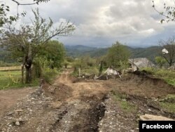 ასე გამოიყურება მეწყრის კვალი ხარაგაულის სოფლებში.