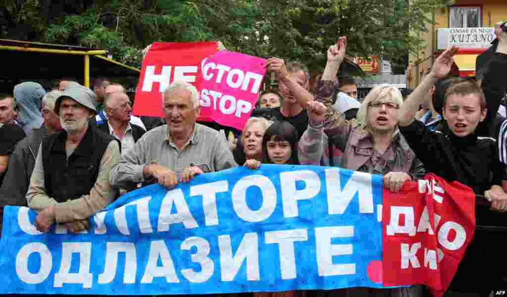 Kosovo - Protesti Srba u Mitrovici,12. maj 2013. Foto: AFP / Saša Đorđević  