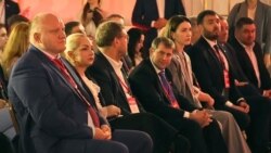 Vasile Bolea de la partidul Renaștere (primul din stânga) și Alexei Lungu de la partidul Șansă (primul din dreapta), alături de Ilan Șor (centru), la evenimentul de lansare a blocului Victoria, Moscova, 6 iulie 2025. Toate trei formațiuni politice ar trebui acum dizolvate.