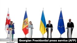 (Slijeva nadesno) Gruzijska predsjednica Salome Zurabišvili, predsjednica Moldavije Maia Sandu, ukrajinski predsjednik Volodimir Zelenski i predsjednik Evropskog vijeća Charles Michel na pres-konferenciji tokom samita u gruzijskom gradu Batumiju u julu 2021.