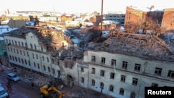 Az orosz rakétatámadásban erősen megsérült épület Harkiv központjában 2024. január 17-én