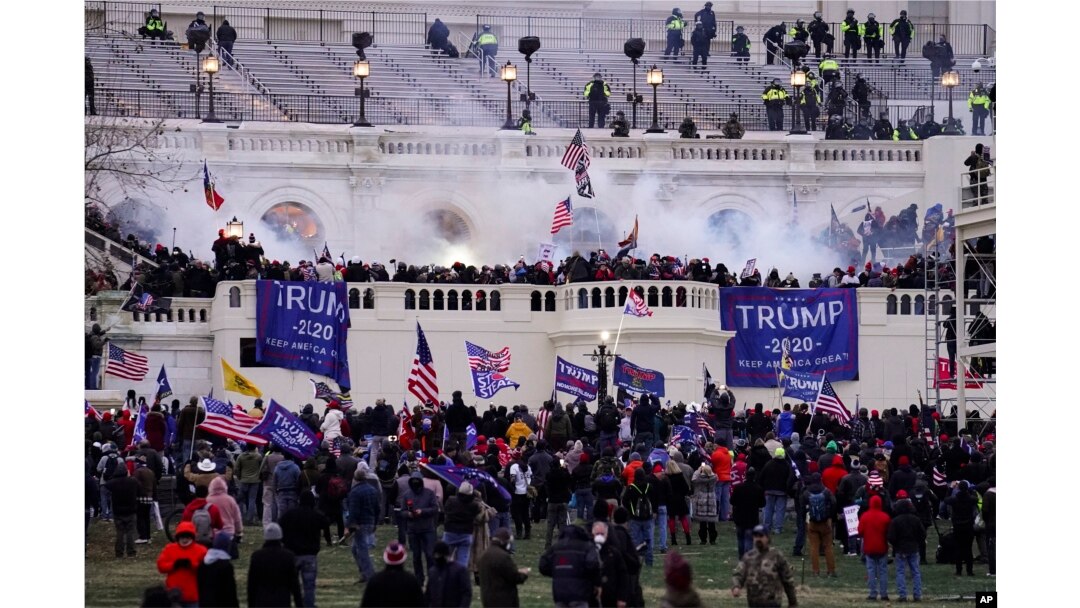 Miliția Oath Keepers s-a remarcat ca fiind printre cei mai puternici susținători ai lui Donald Trump.