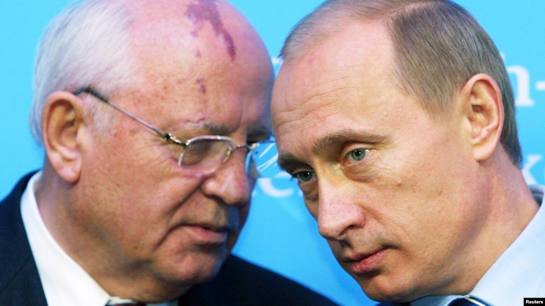 Mikhail Gorbachev (left) speaks to Russian President Vladimir Putin at a news conference in Schleswig, Germany, in December 2004. Over more than two decades of cautious relations with the Russian president, the former Soviet leader was at least tacitly supportive at some crucial junctures.