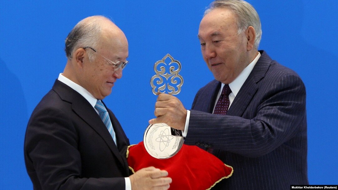 IAEA Director-General Yukiya Amano (left) and Kazakh President Nursultan Nazarbaev take part in a video link, dedicated to the opening of the Low Enriched Uranium Bank in the Kazakh city of Oskemen, in Astana on August 29. 