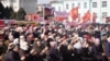 В Оше митинговали депутаты, в Бишкеке - активисты