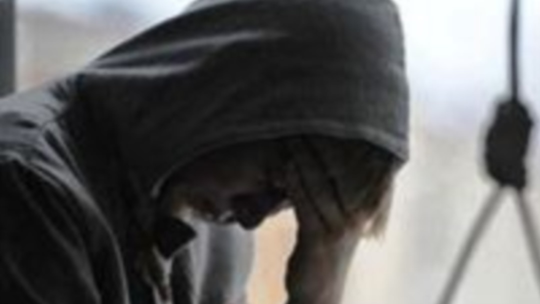 Жас қызды ұрып-соғудың порносын көріңіз