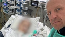 Дзьмітрый Кудзялевіч з сынам у шпіталі 