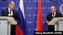 Russian Foreign Minister Sergei Lavrov (left) and his Belarusian counterpart Uladzimer Makey attend a news conference following their talks in Minsk.