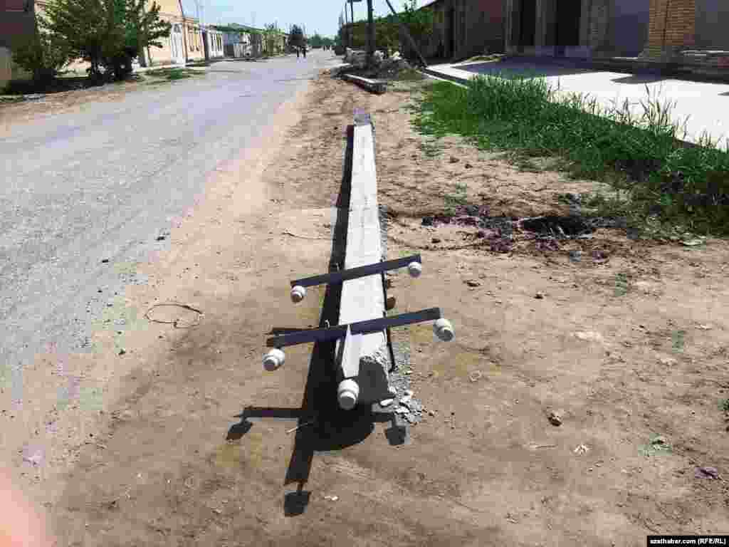 Serdarabat ş&auml;herinde elektrik diňleri &ccedil;alşyl&yacute;ar