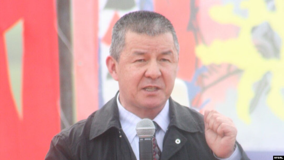 Kyrgyzstan -- One of leaders of the opposition movement Ismail Isakov speaks at a Grand Congress (Eldik Kurultay) of United Popular Movement, Arashan village near Bishkek, 25Apr2009 