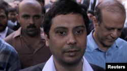 Pakistani journalist and Dawn newspaper assistant editor, Cyril Almeida, walks in to the district High Court ahead of a hearing on treason allegations, in Lahore on October 8.
