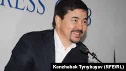 Бывший председатель совета директоров «Альянс банка» Маргулан Сейсембаев на пресс-конференции. Алматы, 11 ноября 2010 года.