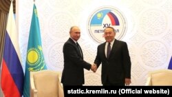 Президент России Владимир Путин и президент Казахстана Нурсултан Назарбаев в Петропавловске 9 ноября 2018 года