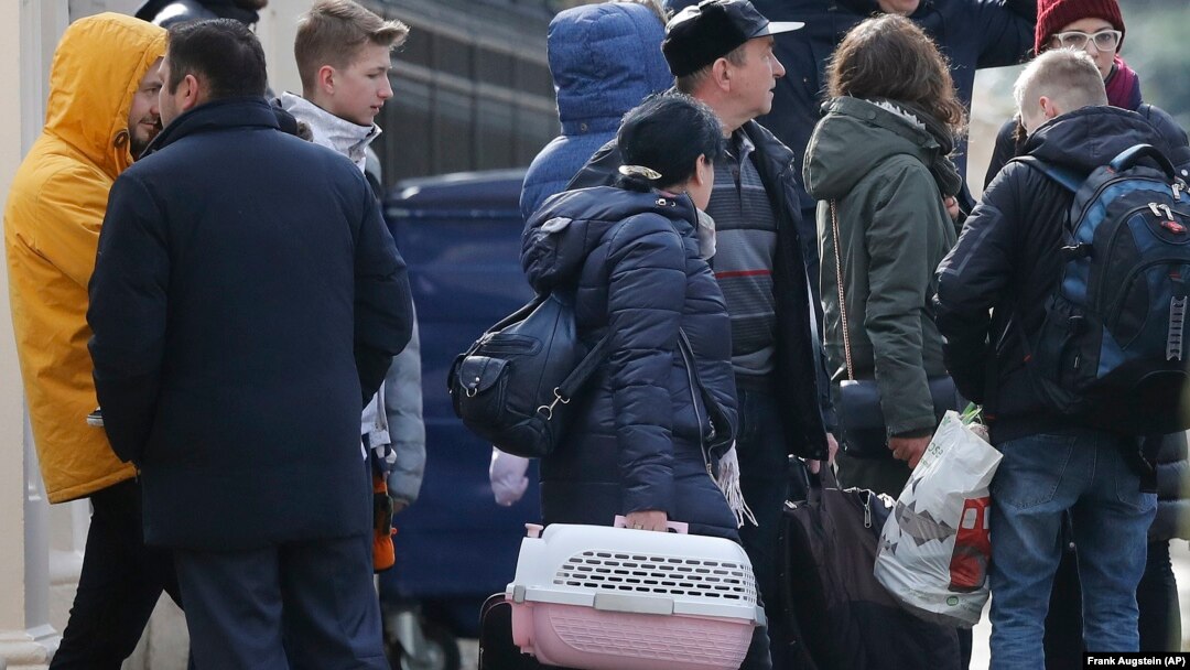Trenutak napuštanja ruske ambasade u Londonu, 20. mart 2018.