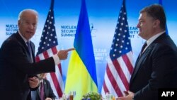Džozef Bajden i Petro Porošenko na samitu u Vašingtonu, 31. mart 2016.