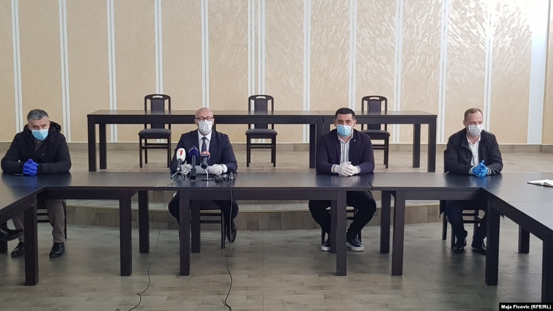 Dr. Zlatan Elek, v.d. direktora KBC u Severnoj Mitrovici, gradonačelnik Goran Rakić, zamenik gradonačelnika Aleksandar Spirić i epidemiolog Aleksandar Antonijević