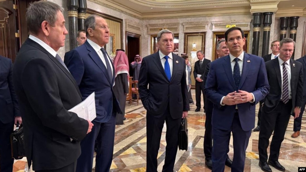 Delegacioni amerikan dhe ai rus në Riad, më 18 shkurt 2025.