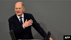 Kancelari i Gjermanisë, Olaf Scholz, gjatë një fjalimi në Bundestag, 13 nëntor.