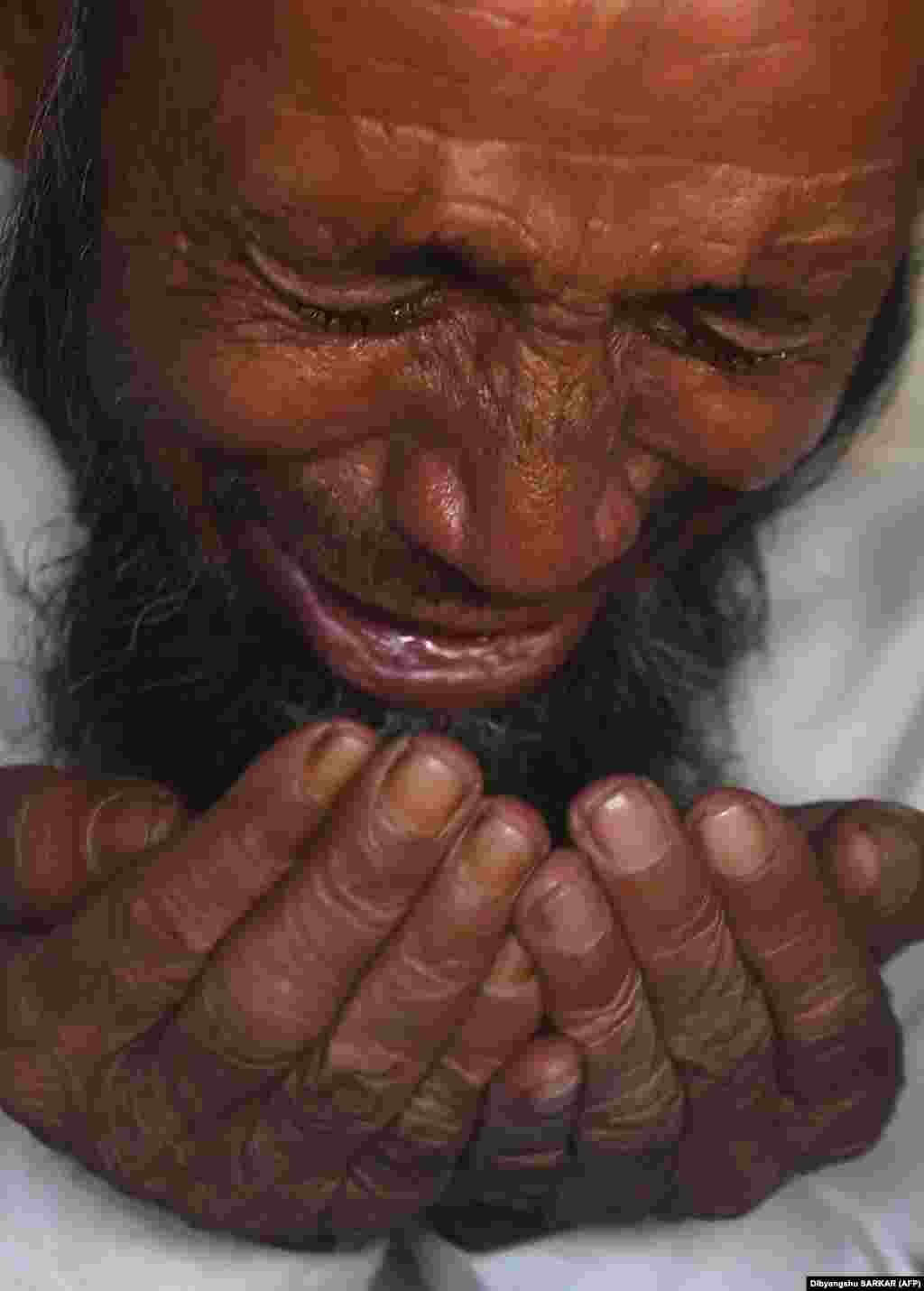 هیئت تحقیق سازمان ملل متحد روز دوشنبه اعلام کرد ارتش میانمار &laquo;با هدف نسل&zwnj;کشی&raquo; مسلمانان روهینگیا، روش&zwnj;هایی نظیر کشتار جمعی و تجاوز گروهی را به کار برده و فرمانده آن و پنج ژنرال به خاطر ارتکاب شدیدترین جرایم باید طبق قوانین بین&zwnj;المللی محاکمه شوند. (در تصویر: یک پناهجوی روهینگیایی در پناهگاه جامتولی) 