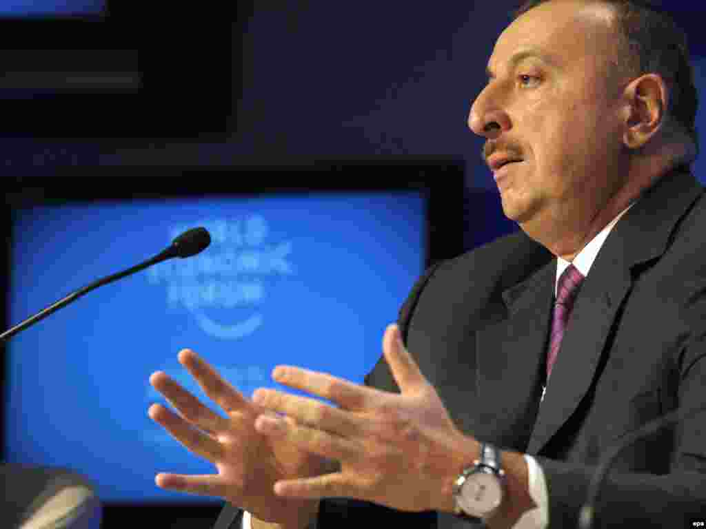 Претседателот на Азерјбеџан на светскиот економски форум - Caption: epa02008841 Ilham Aliyev, President of Azerbaijan, takes part in a session on the second day of the 40th Annual Meeting of the World Economic Forum, WEF, in Davos, Switzerland, 28 January 2010. The overarching theme of the World Economic Forum, WEF, annual meeting which will take place from 27 to 31 January, is 'Improve the State of the World Rethink, Redesign, Rebuild'.