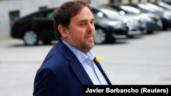 Отстраненный с должности вице-президента власти Каталонии Ориоль Жункерас прибывает в Национальный суд в Мадриде, 2 ноября 2017