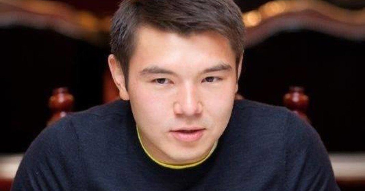 Нудизм порно видеолары Эмма Робертс жалаңаш