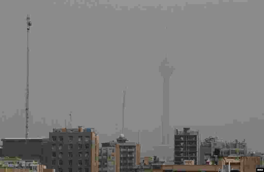 آلودگی هوای تهران این روزها بحرانی شده است