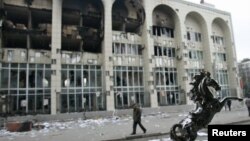 Бишкектеги Башкы прокуратуранын имараты, 08.04.2010