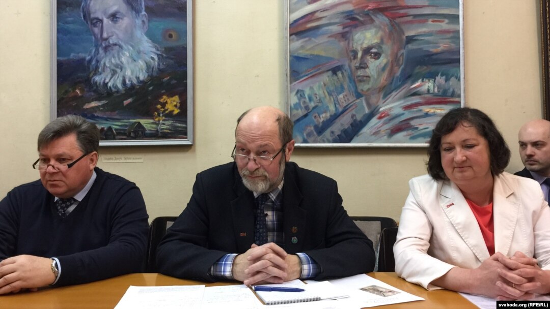 Павал Церашковіч, Алег Трусаў і Алена Анісім на прэсавай канфэрэнцыі пра пра пляны Ўнівэрсытэту імя Ніла Гілевіча