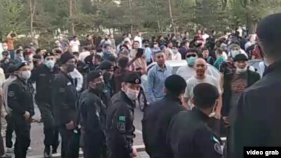 Жылқымен, қашырмен, есекпен немесе өгізмен жыныстық қатынас