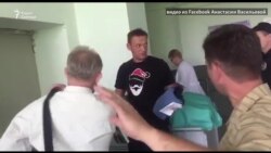 Навального выписали и отправили в спецприемник